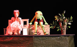 Theater im Globus: Froschkönig (Foto Jost Braun)
