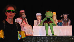 Theaterim GLobus: Froschkoenig